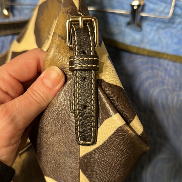 Dooney & Bourke Giraffe Print Purse - Picture 3 of 12